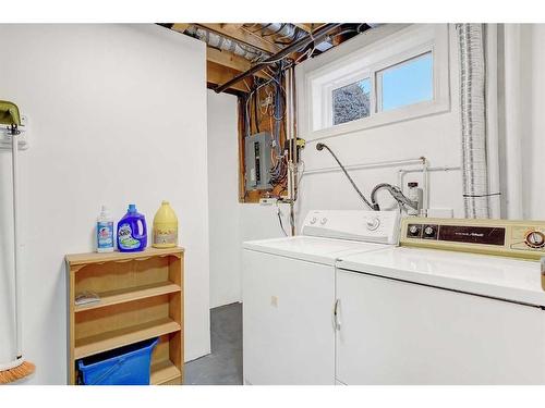 11713 95 Street, Grande Prairie, AB - Indoor Photo Showing Laundry Room