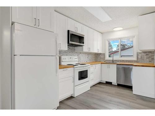 11713 95 Street, Grande Prairie, AB - Indoor Photo Showing Kitchen