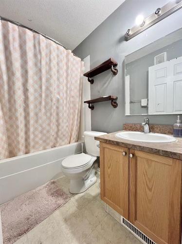 10361 Kateri Drive, Grande Prairie, AB - Indoor Photo Showing Bathroom