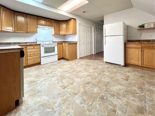 10361 Kateri Drive, Grande Prairie, AB - Indoor Photo Showing Kitchen