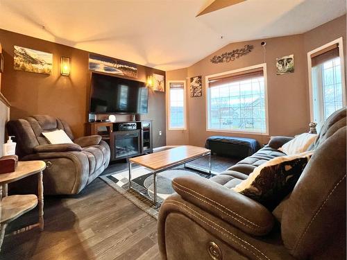 8829 65 Avenue, Grande Prairie, AB - Indoor Photo Showing Living Room