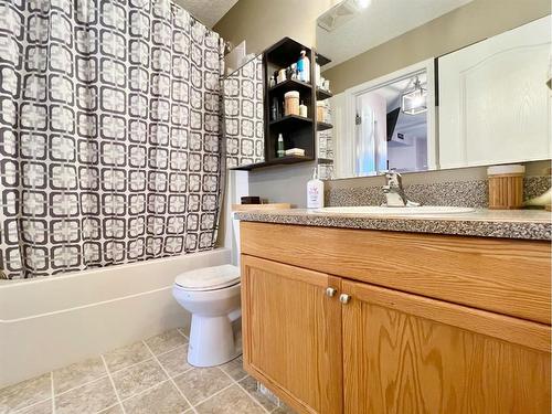 8829 65 Avenue, Grande Prairie, AB - Indoor Photo Showing Bathroom