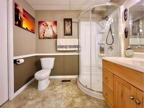 8829 65 Avenue, Grande Prairie, AB - Indoor Photo Showing Bathroom