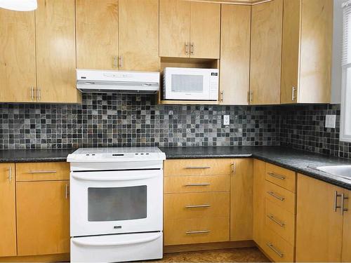 11828 104 Avenue, Fairview, AB - Indoor Photo Showing Kitchen