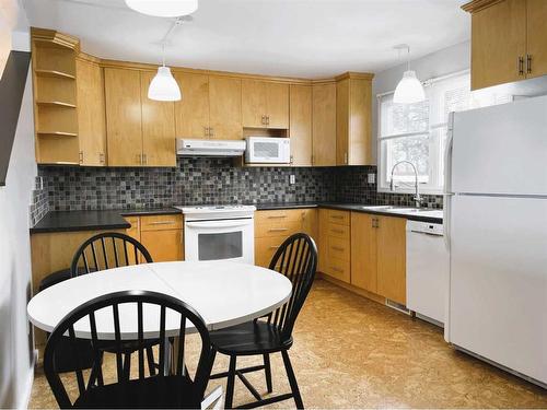 11828 104 Avenue, Fairview, AB - Indoor Photo Showing Kitchen