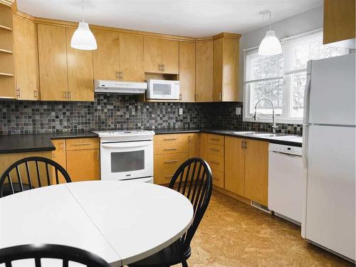 11828 104 Avenue, Fairview, AB - Indoor Photo Showing Kitchen