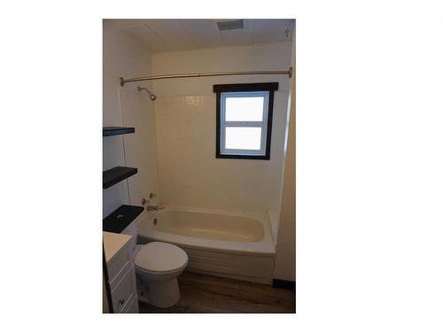 107244 Hwy 697, Rural Mackenzie County, AB - Indoor Photo Showing Bathroom