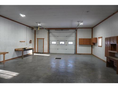 107244 Hwy 697, Rural Mackenzie County, AB - Indoor Photo Showing Garage