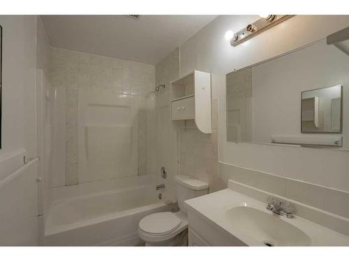 8325 101 Avenue, Peace River, AB - Indoor Photo Showing Bathroom