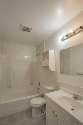 8325 101 Avenue, Peace River, AB - Indoor Photo Showing Bathroom