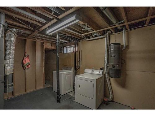 8325 101 Avenue, Peace River, AB - Indoor Photo Showing Laundry Room