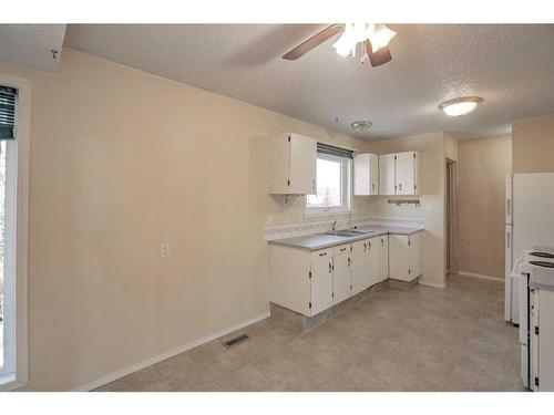 8325 101 Avenue, Peace River, AB - Indoor Photo Showing Kitchen With Double Sink