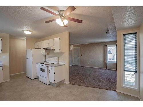 8325 101 Avenue, Peace River, AB - Indoor Photo Showing Kitchen