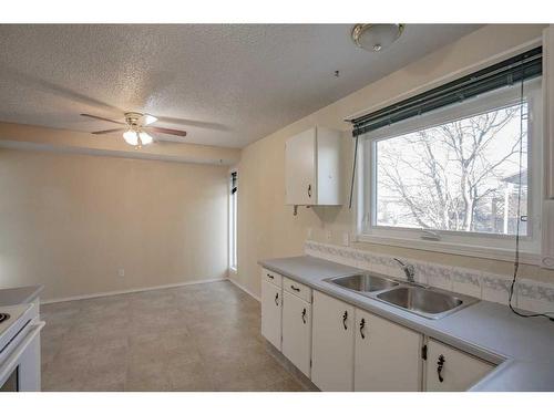 8325 101 Avenue, Peace River, AB - Indoor Photo Showing Kitchen With Double Sink