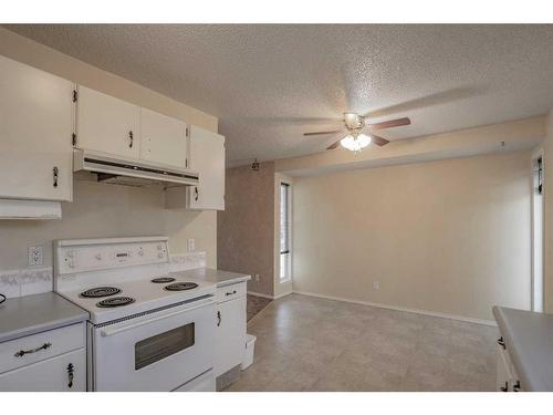 8325 101 Avenue, Peace River, AB - Indoor Photo Showing Kitchen