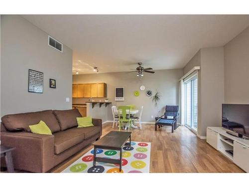 103D-8640 103 Avenue, Grande Prairie, AB - Indoor Photo Showing Living Room