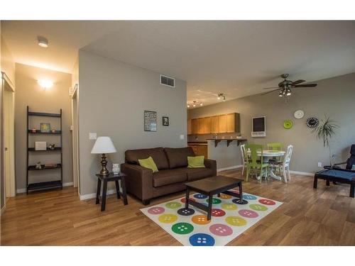 103D-8640 103 Avenue, Grande Prairie, AB - Indoor Photo Showing Living Room