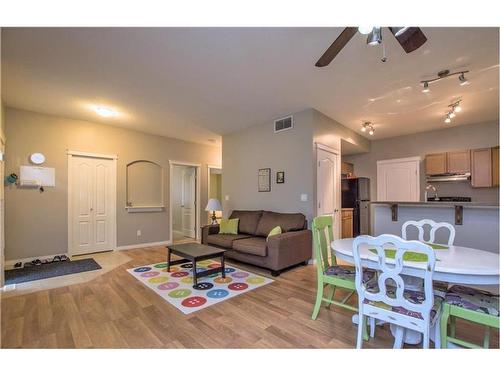 103D-8640 103 Avenue, Grande Prairie, AB - Indoor Photo Showing Living Room