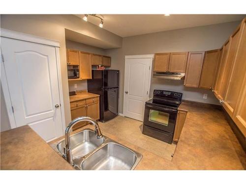 103D-8640 103 Avenue, Grande Prairie, AB - Indoor Photo Showing Kitchen With Double Sink