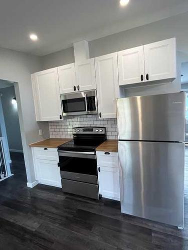 10110 115 Ave, Peace River, AB - Indoor Photo Showing Kitchen