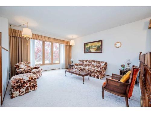 10224 Michaelis Boulevard, Grande Prairie, AB - Indoor Photo Showing Living Room