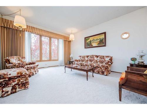 10224 Michaelis Boulevard, Grande Prairie, AB - Indoor Photo Showing Living Room