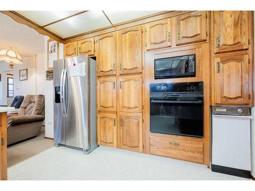 10224 Michaelis Boulevard, Grande Prairie, AB - Indoor Photo Showing Kitchen