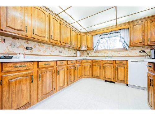 10224 Michaelis Boulevard, Grande Prairie, AB - Indoor Photo Showing Kitchen