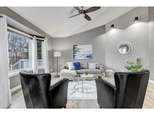 9101 Lakeshore Drive, Grande Prairie, AB - Indoor Photo Showing Living Room