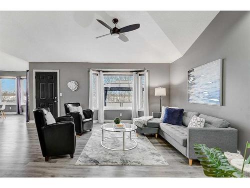 9101 Lakeshore Drive, Grande Prairie, AB - Indoor Photo Showing Living Room