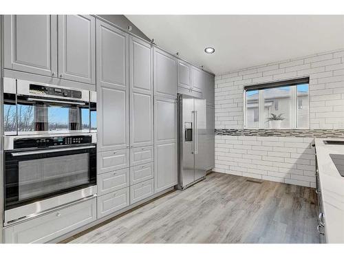 9101 Lakeshore Drive, Grande Prairie, AB - Indoor Photo Showing Kitchen