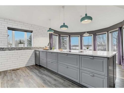 9101 Lakeshore Drive, Grande Prairie, AB - Indoor Photo Showing Kitchen With Upgraded Kitchen