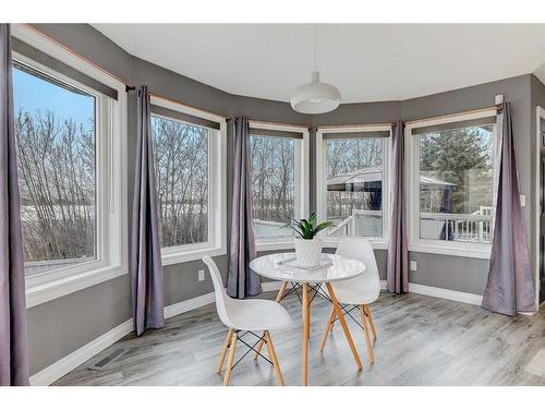 9101 Lakeshore Drive, Grande Prairie, AB - Indoor Photo Showing Dining Room