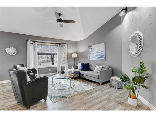 9101 Lakeshore Drive, Grande Prairie, AB - Indoor Photo Showing Living Room