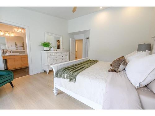 13505 92 Street, Peace River, AB - Indoor Photo Showing Bedroom