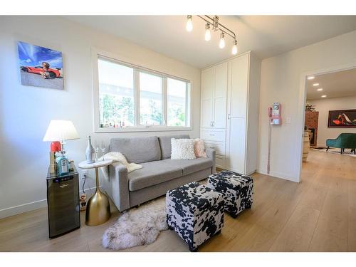 13505 92 Street, Peace River, AB - Indoor Photo Showing Living Room