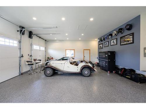 13505 92 Street, Peace River, AB - Indoor Photo Showing Garage