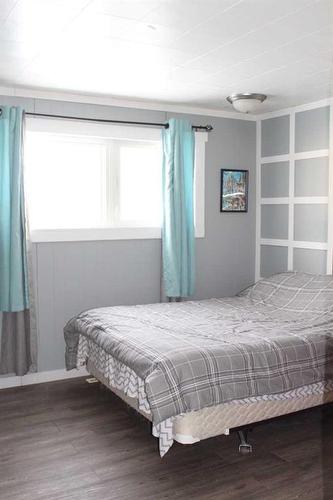 409 2Nd Street Ne, Manning, AB - Indoor Photo Showing Bedroom