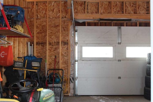 409 2Nd Street Ne, Manning, AB - Indoor Photo Showing Garage
