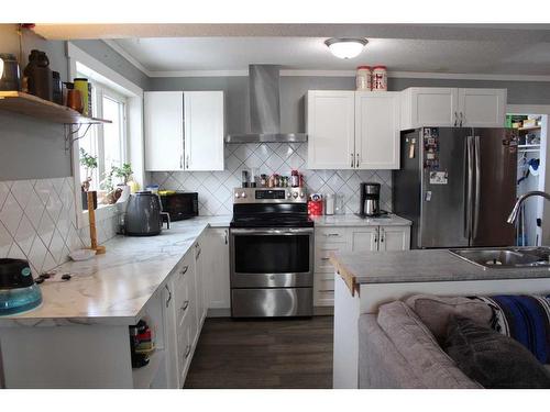 409 2Nd Street Ne, Manning, AB - Indoor Photo Showing Kitchen With Stainless Steel Kitchen