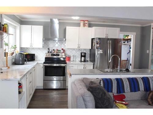 409 2Nd Street Ne, Manning, AB - Indoor Photo Showing Kitchen With Stainless Steel Kitchen