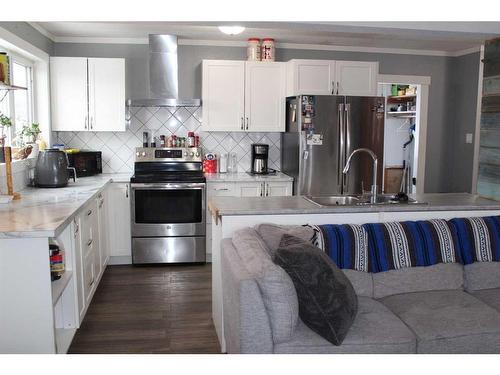 409 2Nd Street Ne, Manning, AB - Indoor Photo Showing Kitchen With Stainless Steel Kitchen