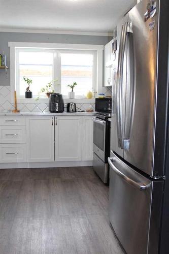 409 2Nd Street Ne, Manning, AB - Indoor Photo Showing Kitchen With Stainless Steel Kitchen