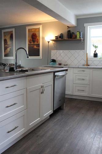 409 2Nd Street Ne, Manning, AB - Indoor Photo Showing Kitchen