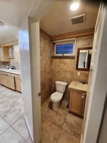 5517  47 High Prairie Street North, High Prairie, AB - Indoor Photo Showing Bathroom