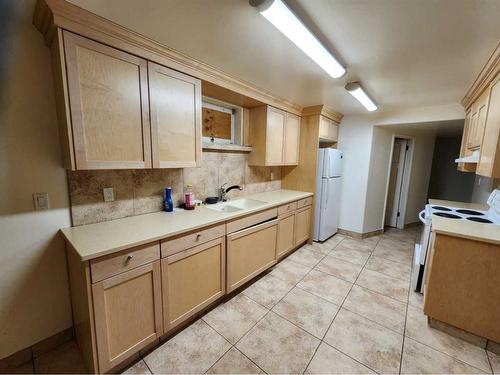 5517  47 High Prairie Street North, High Prairie, AB - Indoor Photo Showing Kitchen