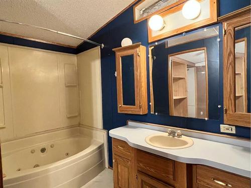 67472 Rge Rd 225, Valleyview, AB - Indoor Photo Showing Bathroom