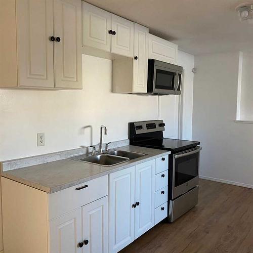 11310 92A Street, Grande Prairie, AB - Indoor Photo Showing Kitchen With Double Sink