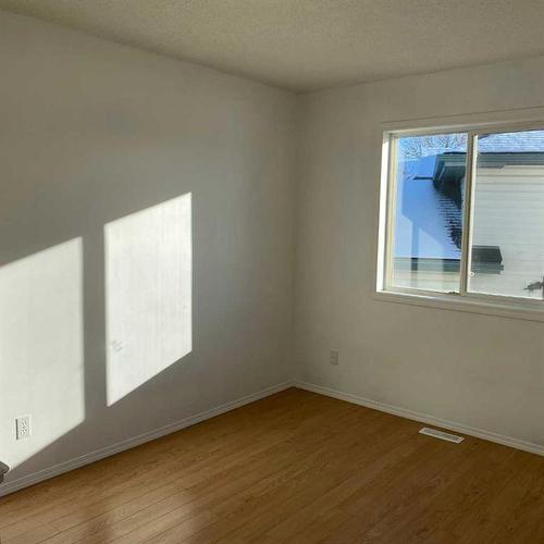 11310 92A Street, Grande Prairie, AB - Indoor Photo Showing Other Room