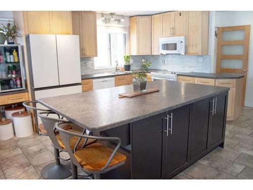 8618 99B Street, Grande Prairie, AB - Indoor Photo Showing Kitchen